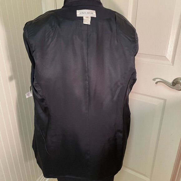 JONES WEAR NAVY SUIT WITH SHEATH DRESS AND DOUBLE BREASTED JACKET, SIZE 12 - Picture 4 of 15
